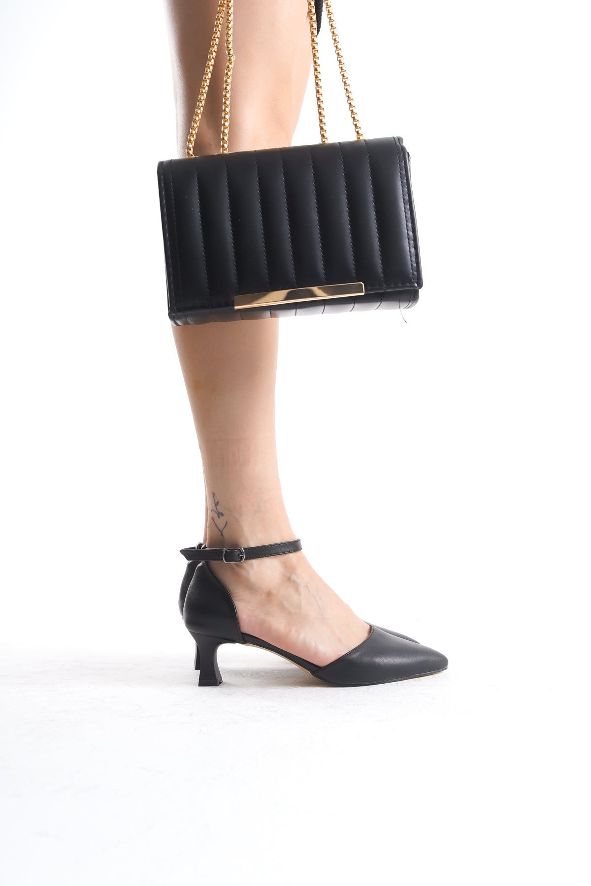 Alçak Stiletto ve Çanta Kombini