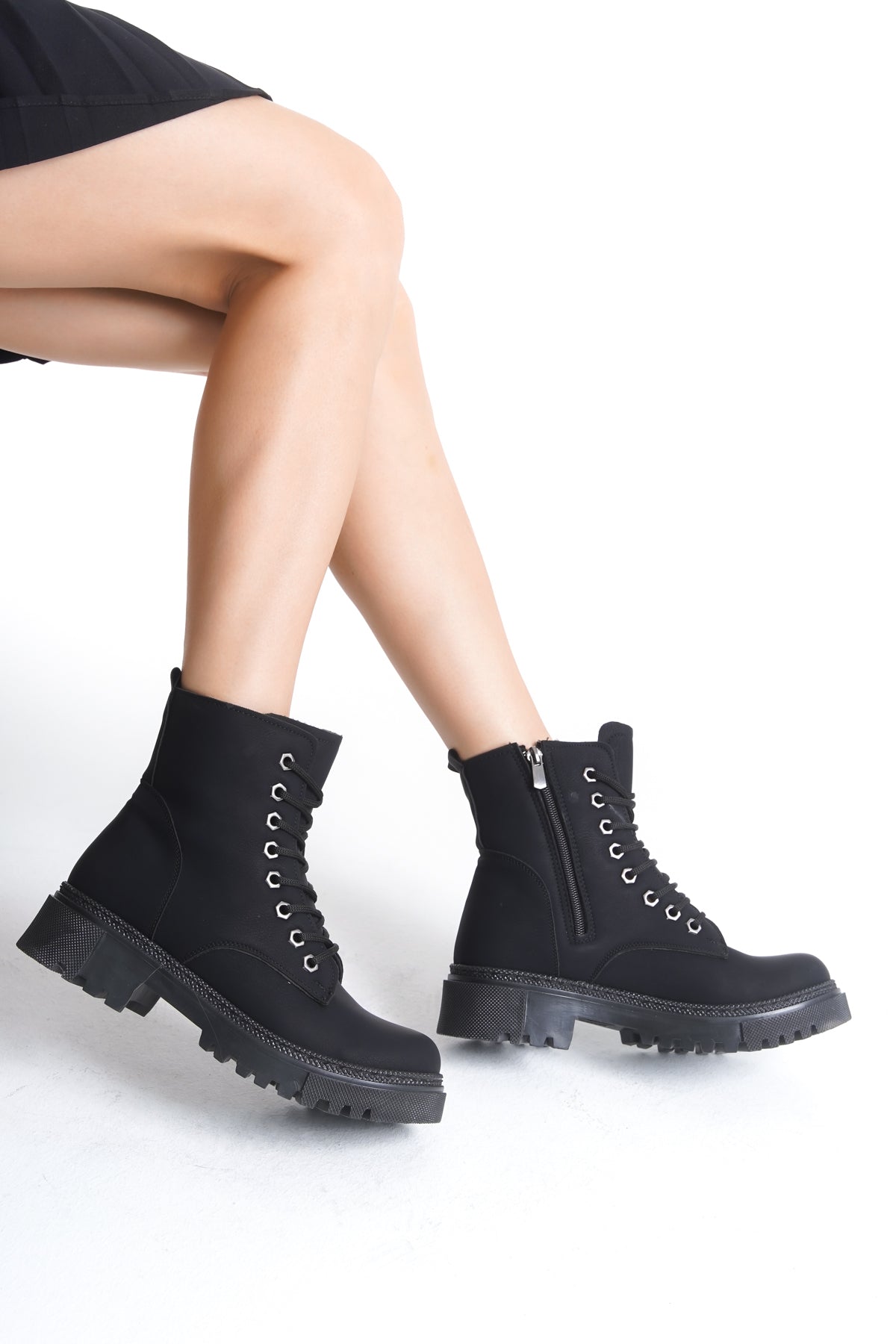 Zlato Kadın Bağcık Ve Fermuarlı Kaymaz Taban Bot