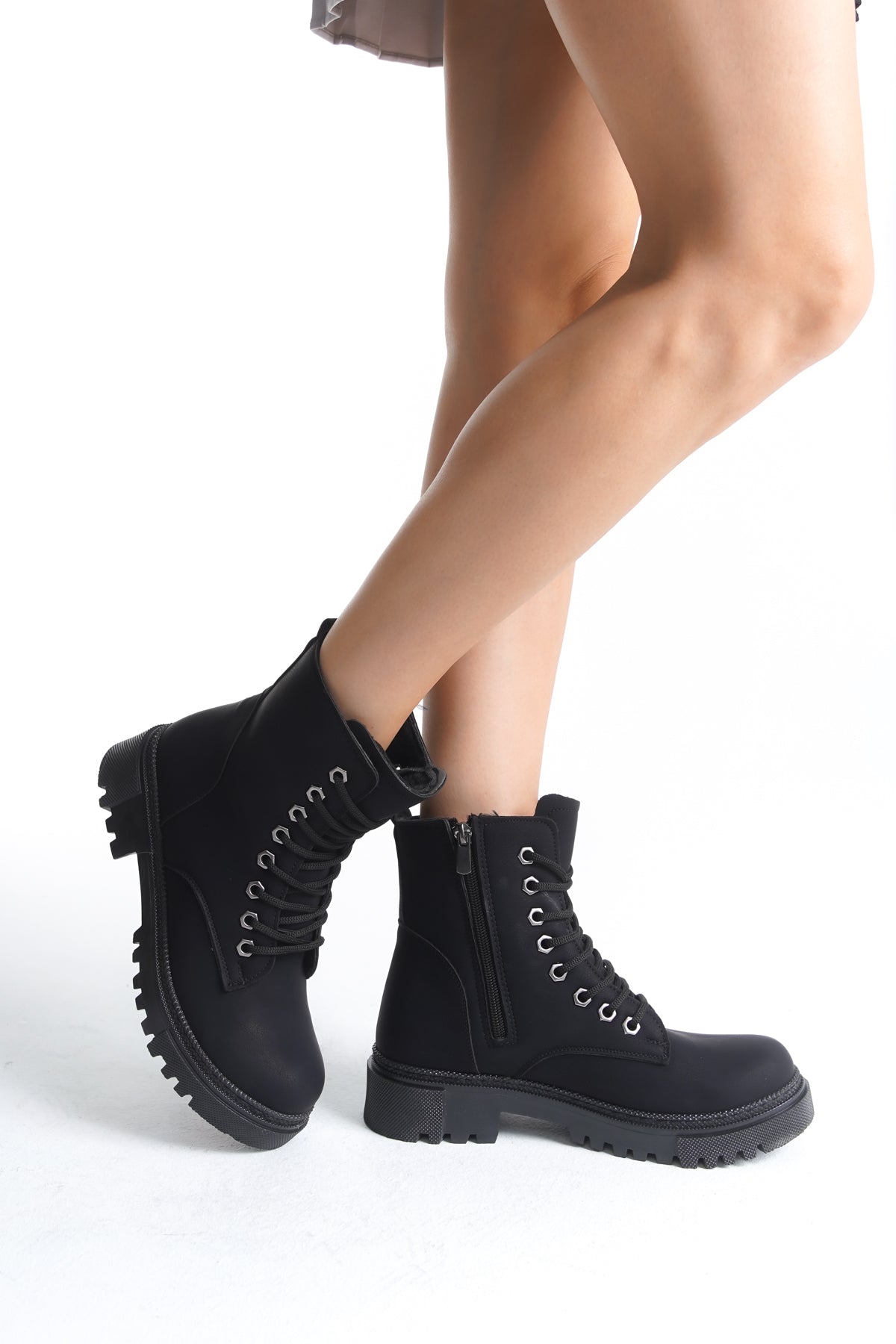 Zlato Kadın Bağcık Ve Fermuarlı Kaymaz Taban Bot