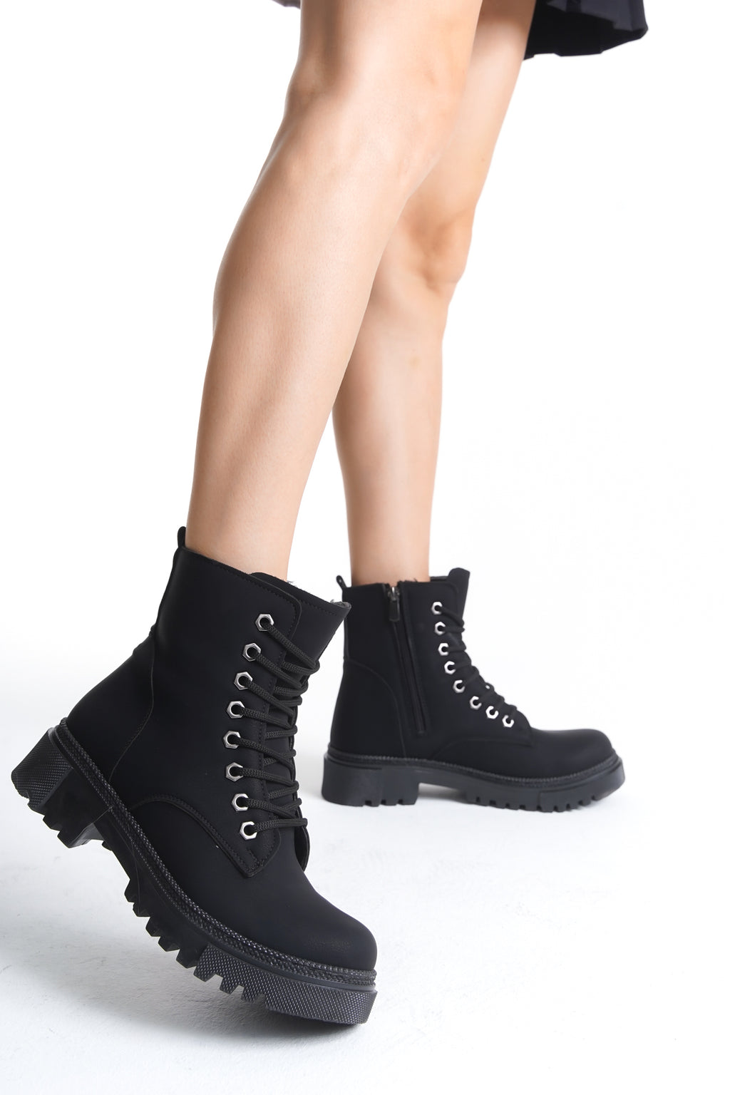 Zlato Kadın Bağcık Ve Fermuarlı Kaymaz Taban Bot