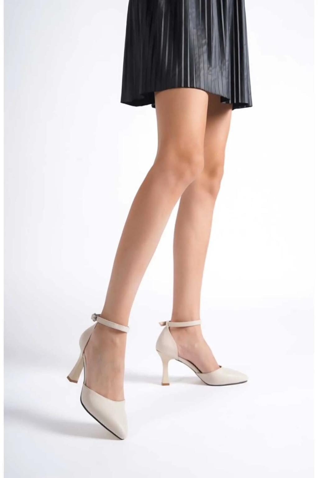 Bej Yüksek Topuklu Stiletto ve Çanta Kombini