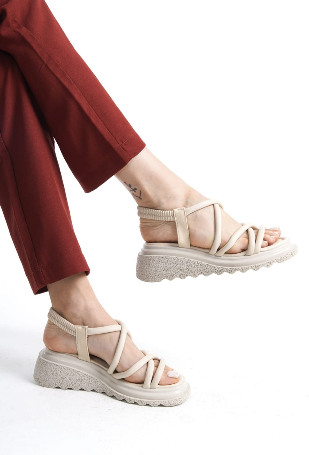 Zlato Bej Lastikli Biyeli Kadın Ortopedik Sandalet