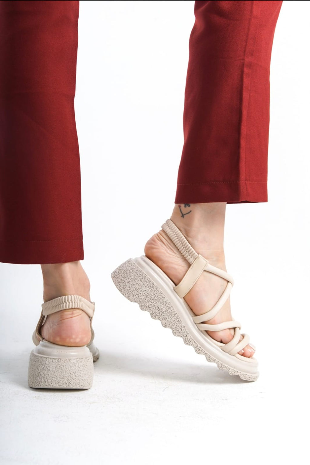 Zlato Bej Lastikli Biyeli Kadın Ortopedik Sandalet